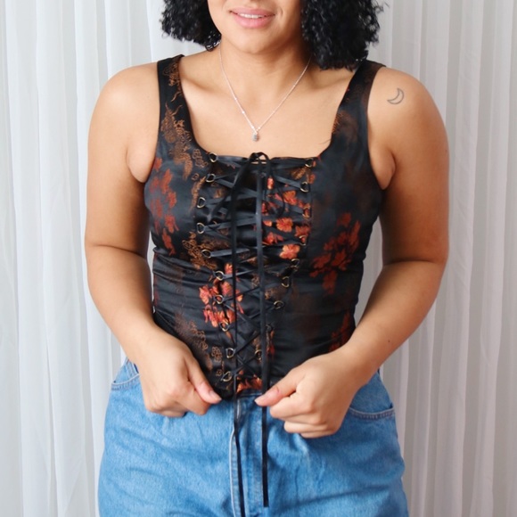 90’s Corset Style Lace-Up Tank - Picture 4 of 8